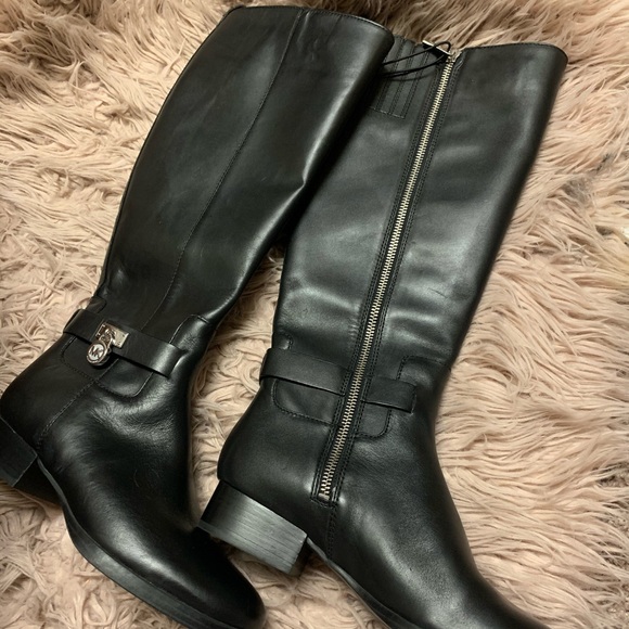 Michael kors boots - Picture 1 of 5